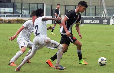 Le capitaine des Sub-15, João Vitor, célèbre son premier but à São Januário